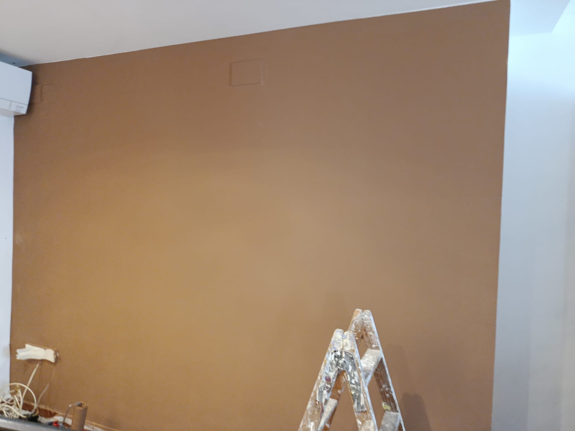 Trabajo de pintura y acondicionamiento en terraza exterior